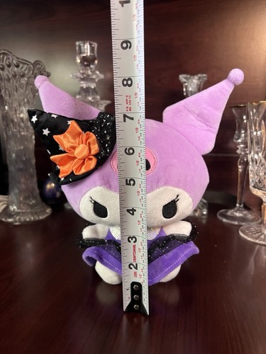 "Hello Kitty And Friends Kurami Halloween Peluche 2024: Traje de disfraz de bruja 8""" - Imagen 5 de 10