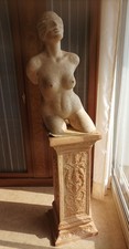 Statue/buste de femme ornée éléments néoclassiques