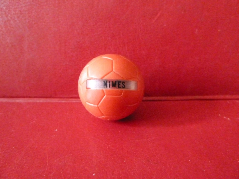 ANCIEN PIN'S FOOTBALL EQUIPE CHAMPIONNAT DE FRANCE. - Photo 1/1