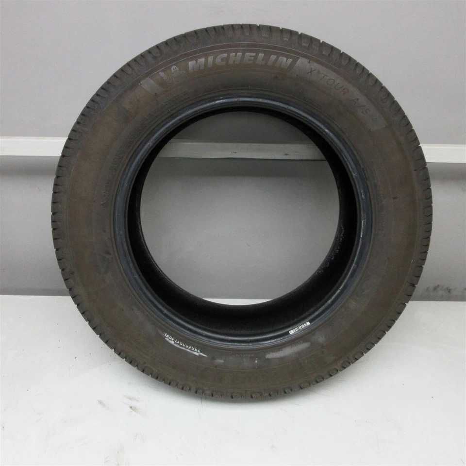 235/60R17 Michelin X Tour A/S 2 102H Used Tire (10/32nd) NO PATCHES! (QTY 1) Foto 2 de 4