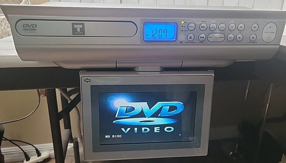 Trutech KLV3170 Space Saving Kitchen 7” LCD TV-DVD Player Radio Remote No Mount - Image 2 of 4