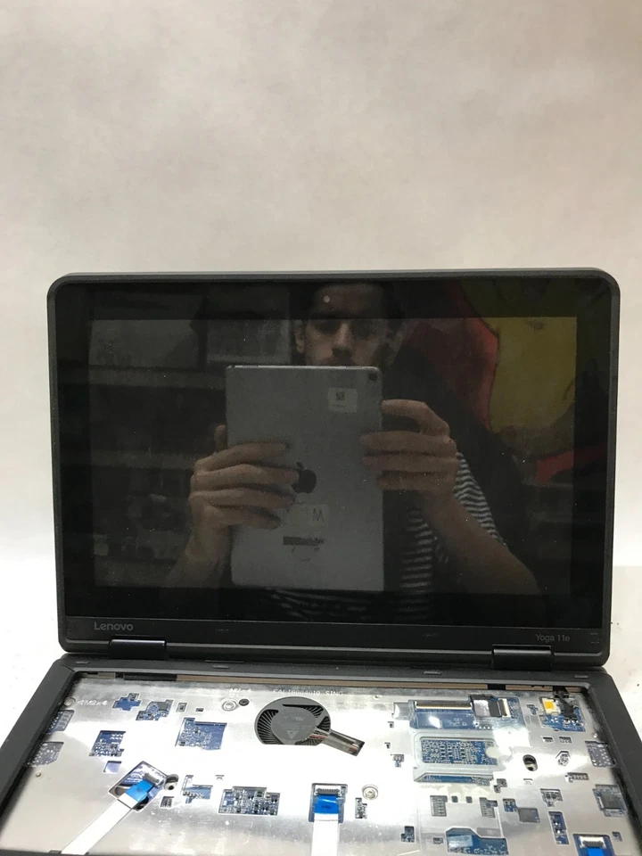 Lenovo ThinkPad Yoga 11e 4ta Generación Intel Core i3 SIN RAM SIN HDD/OS ¡¡¡SIN ALIMENTACIÓN!!! - DW Foto 2 de 4