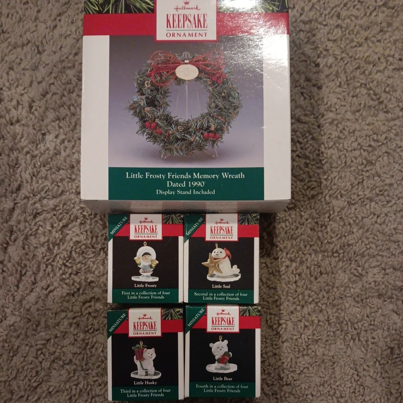 Hallmark 1990 Little Frosty Friends Memory Wreath With 4 Ornaments. Complete Box