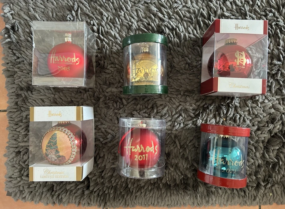 Harrods Christmas Baubles de 1995 a 2019 + sin fecha - Hola Kitty - más añadido Foto 3 de 4