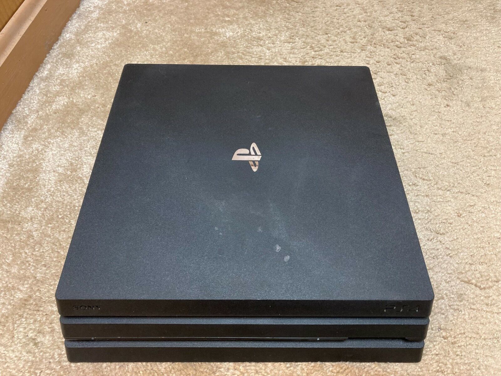 Playstation PS4 PRO 1TB + FIFA 21 z dodatnim DS4 kontrolerjem