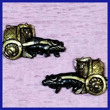 Japanese Menuki Tosogu Edo Period Ox Cart Design Red Copper Ground Gold