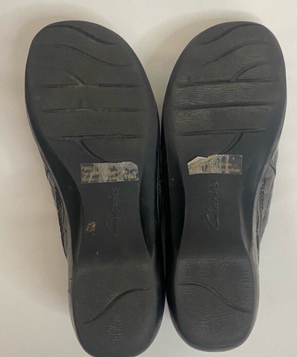 Clarks Bendable Gray Crocodile Pattern Clogs Slip… - image 10