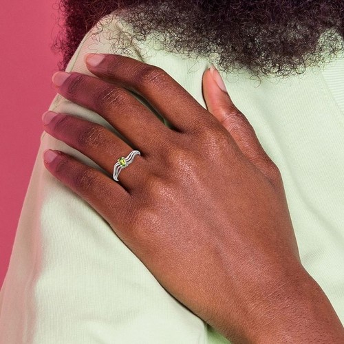14K Solid White Gold Oval Peridot Ring - Picture 2 of 13