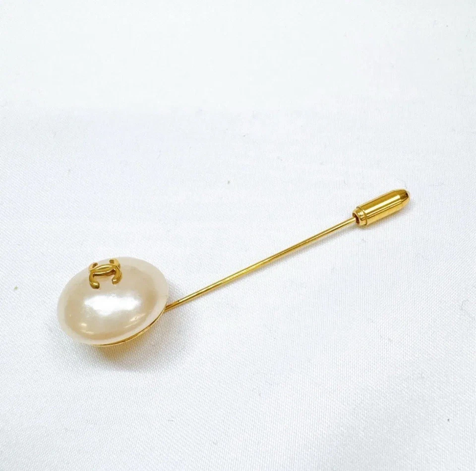 Chanel Vintage Pearl Stick Pin Brooch - Gold Plated, 1993 Spring Collection - Image 2 of 4