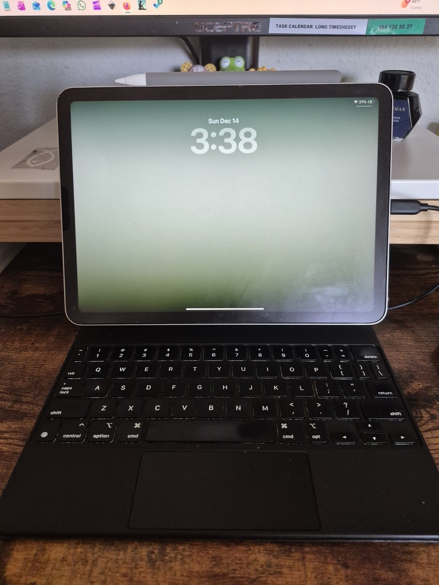 Apple iPad Air (4th Gen) Wi-Fi 64GB/Magic Keyboard/Apple Pencil