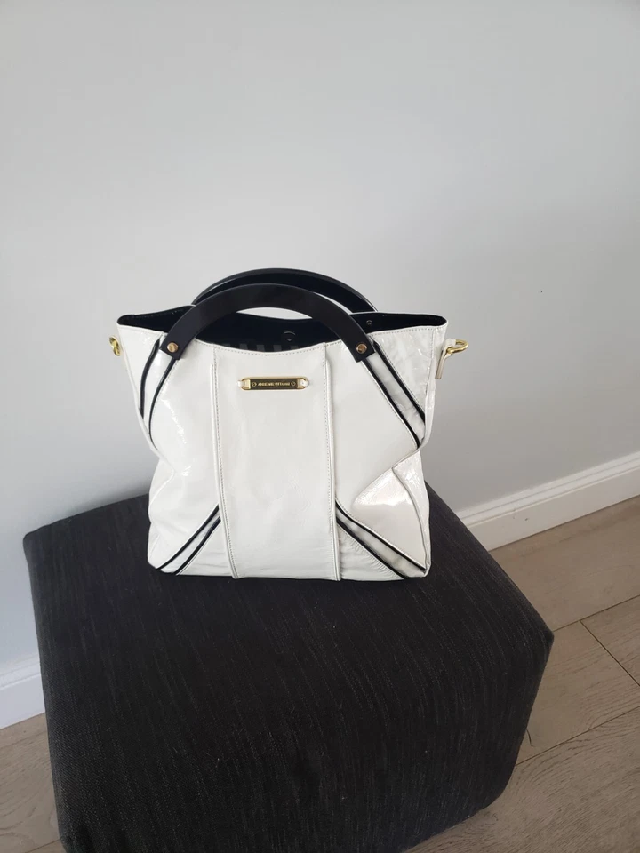 Bolso Hobo Adrienne Vittadini Charol Blanco - Bolsa - Cartera con Dorado Foto 2 de 4