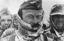 WW2 PICTURE PHOTO GERMAN SOLDIERS IN RUSSIAN FRONT 6588