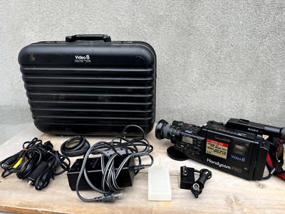 ソニーの8mmビデオカメラ「Handycam CCD-V88」本体&ケース ソニーの8mmビデオカメラ「Handycam CCD-V88」本体&ケース ソニーの8mm