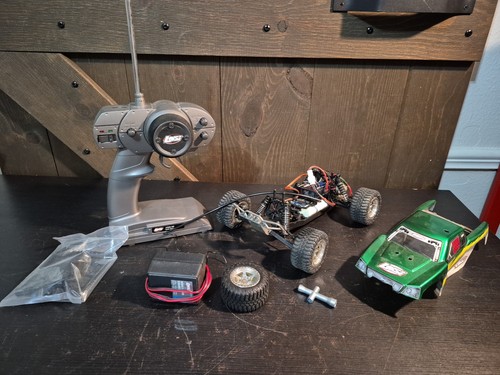 VINTAGE Losi Mini Desert Truck RC Car with Remote 1/18 For Parts *Read* - Picture 2 of 24