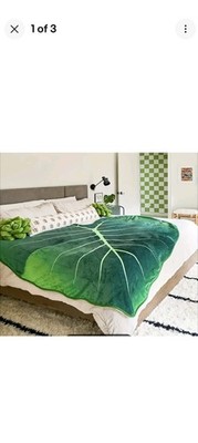 Fresh GreenLeaf shaped flannel blanket For A Warm Cozy Time