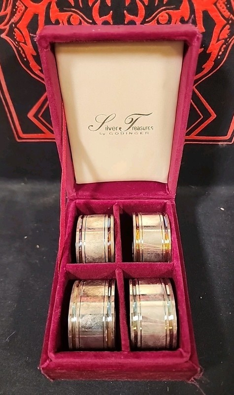 Vintage 4-Pc. Godinger "Silver Treasures" Silver Plate Napkin Rings w-Velvet Box