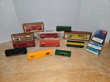 Lot of 14 HO Scale Box Cars SANTA FE,BURLINGTON,CP RAIL,D RGW,HERSHEYS,READING