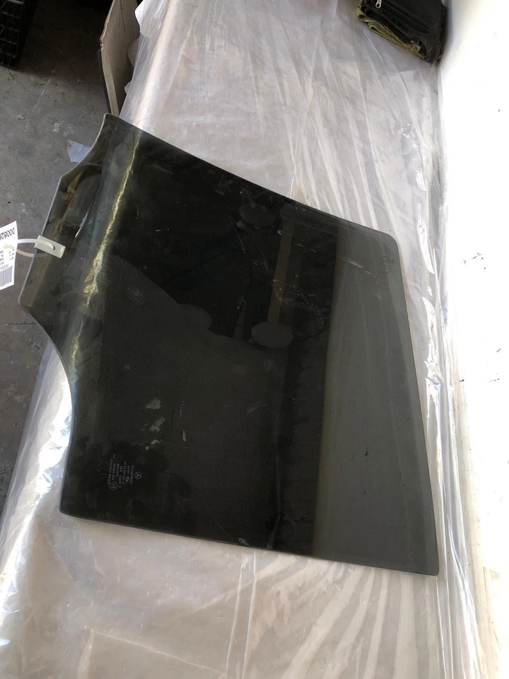 1998 - 2002 MERCEDES BENZ ML SERIES ML430 Rear Door Glass Window Passenger Right - Image 4 of 4