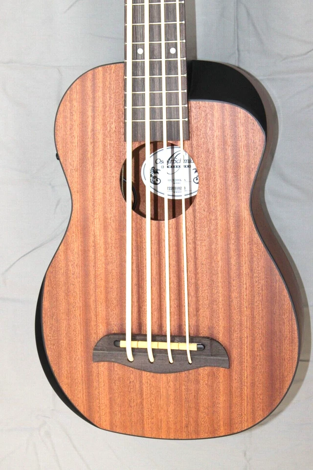 Ukelele bajo eléctrico acústico cómodo Oscar Schmidt OUB200K con estuche #R9037 Foto 2 de 4