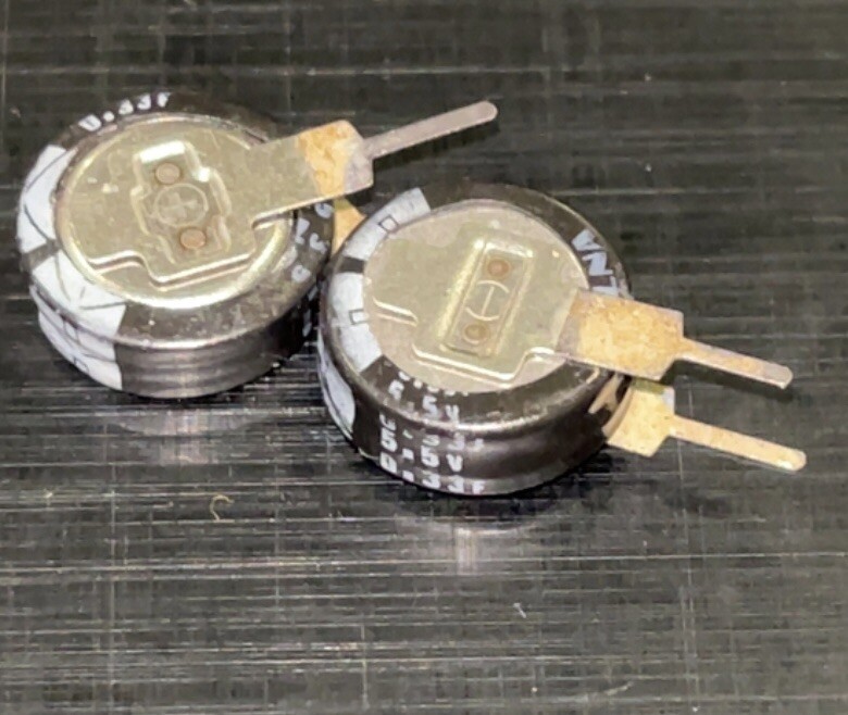 2 x Súper condensador Elna 0.33F 5.5v. 