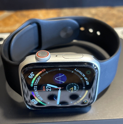 Apple Watch Series 4 (44mm) GPS & Cellular (A1976) Silver Apple Watch Series 4 (44mm) GPS & Cellular (A1976) Silver
