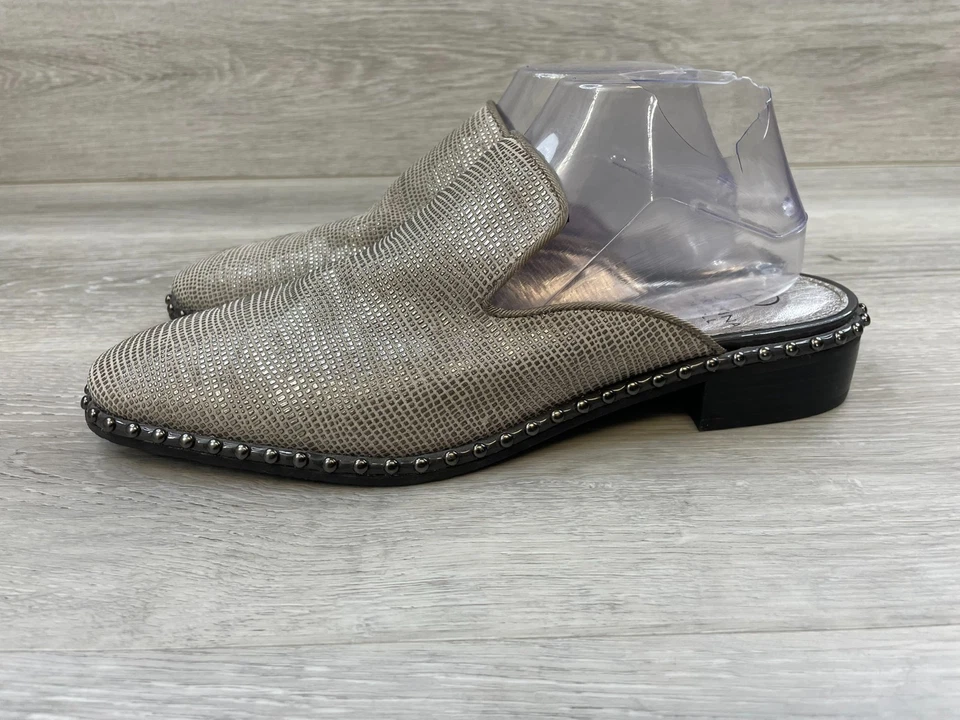 Zapatos para mujer Adrianna Papell de tacón bloque sin cordones de cuero con tachuelas 10 plateados Foto 3 de 4