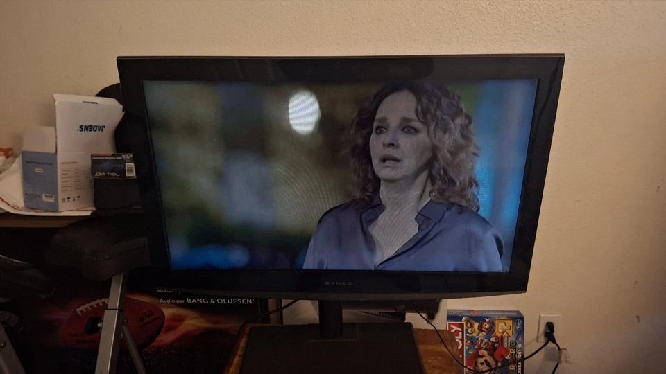 Dynex DX-L32-10A 32-inch LCD HDTV 720p PC Input Hdmi - Image 2 of 4