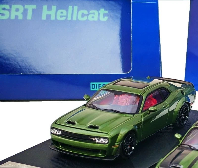 DODGE Challenger SRT Hellcat with decals - olive green - Stance Hunters 1:64 - Immagine 4 di 4