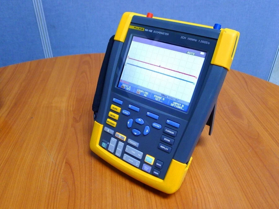 Fluke 190-102 Scopemeter Digital Oscilloscope, MultiMeter  100MHz, 2CH, 1.25GS/s - Image 4 of 4