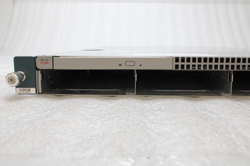 Servidor Cisco R200-1120402W ARRANCA 2x Xeon E5506 @2,13 GHz 24 GB RAM SIN DISCO DURO SIN SISTEMA OPERATIVO Foto 3 de 4