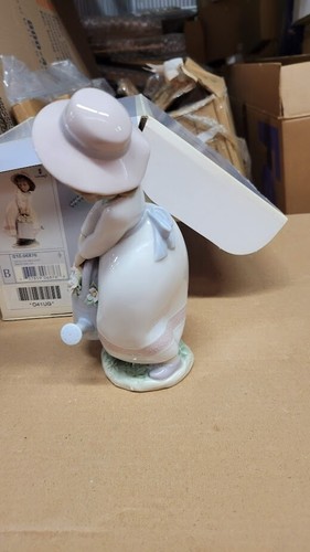 Rare Lladro No. 6876, Springtime Fun, Girl w/ Watering Can of Flowers & Box - Picture 2 of 4