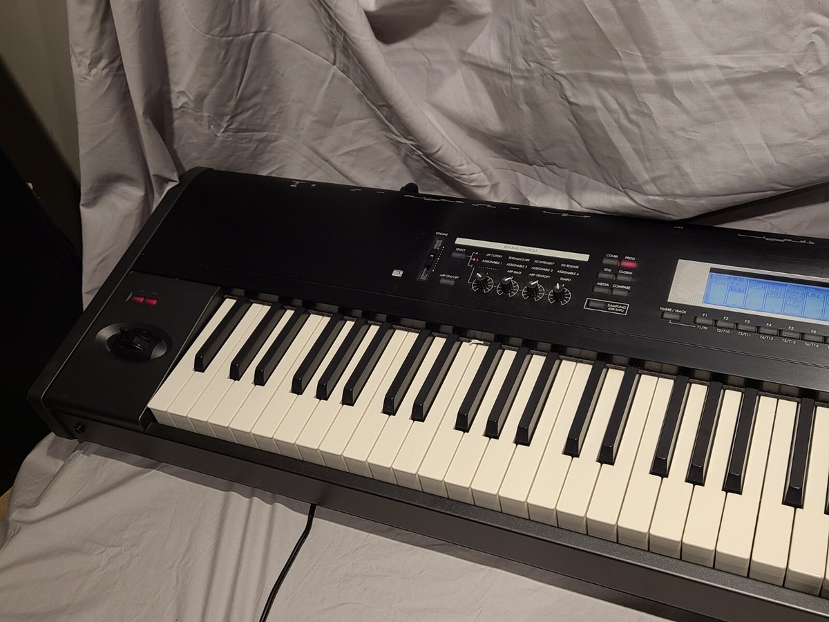 KORG TR-88 88 Key Keyboard Workstation Synthesizer W/ Power KORG TR-88 88 Key Keyboard Workstation Synthesizer W/ Power