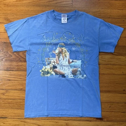 Y2K Taylor Swift Fearless Tour T-Shirt Blue Size Sma Vintage vintage concert t-shirt, vintage, size S, single stitch, B+ condition