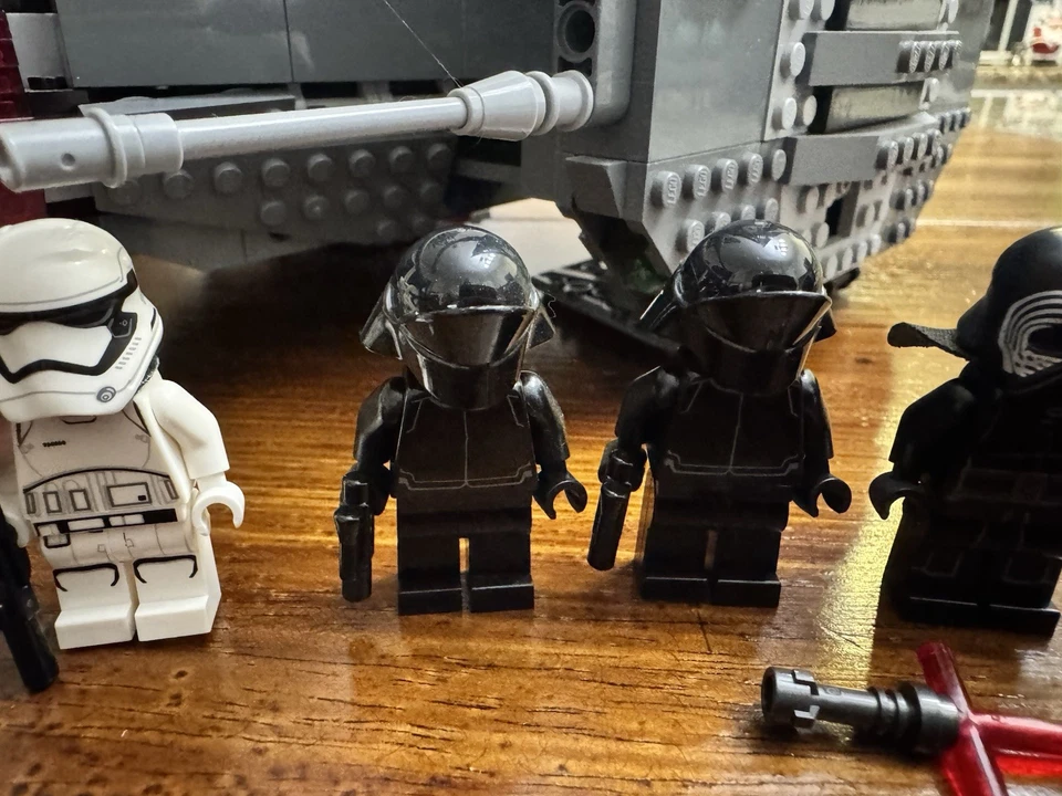 Lego Star Wars Kylo Ren's Command Shuttle #75104 (w/Instructions / Minis) - Image 3 of 4