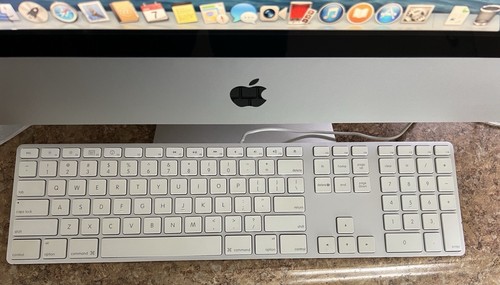 Apple iMac 24" A1225 Core 2 Duo 2.4Ghz 2GB 320GB HDD with mouse and keyboard - Picture 4 of 14