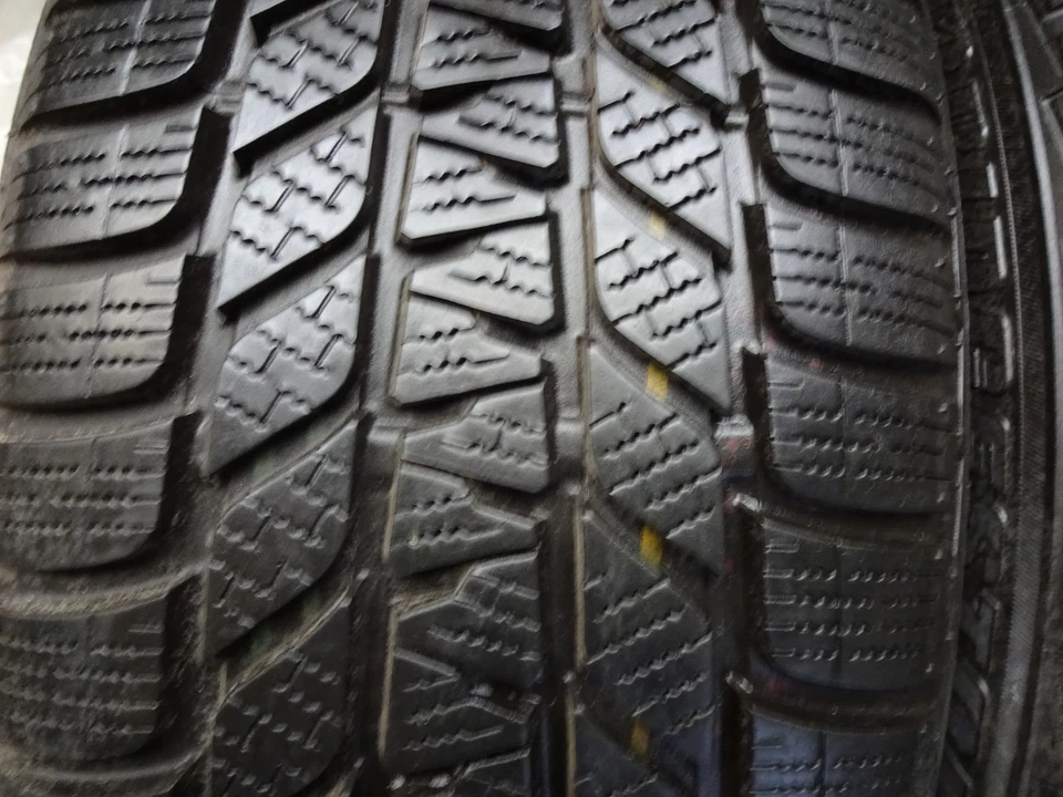 2 Winterreifen Bridgestone Blizzak LM-25 * M+S 205/50 R17 89H RA13 - Bild 2 von 2