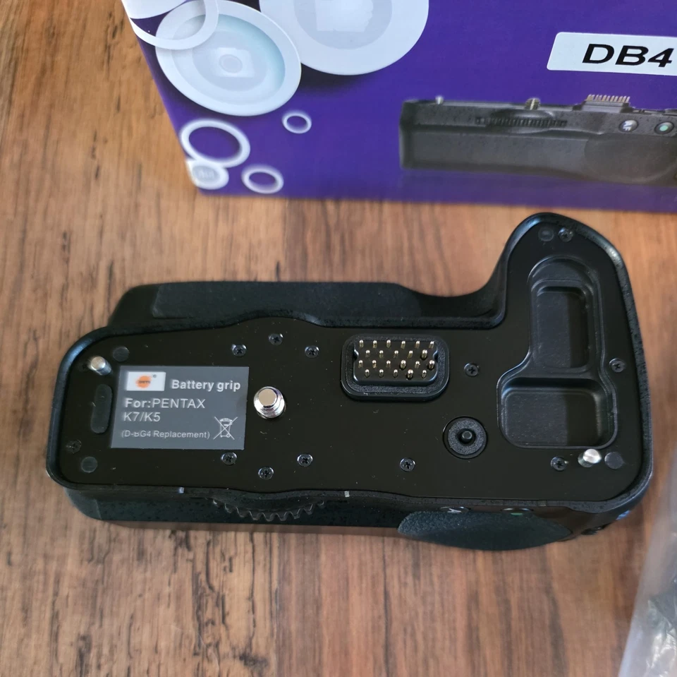 D-BG4 Battery Handle Grip Camera Accessories For Pentax K-5 K-7 K-5II K-5IIS - Image 2 of 4