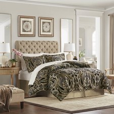 Elegant Chenille Jacquard Cal King Comforter Four-Piece Set