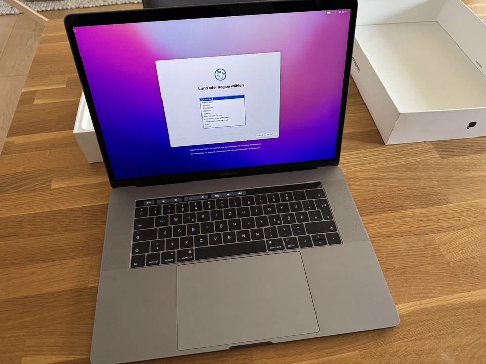 MacBook Pro 15 Zoll (512GB SSD, Intel Core i7, 16GB, Radeon 455) Laptop - Bild 2 von 4