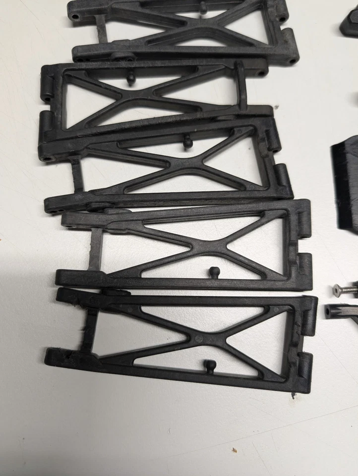 Lote de piezas surtidas Team Associated SC10 brazos traseros parachoques nudillo montaje amortiguador Foto 3 de 4