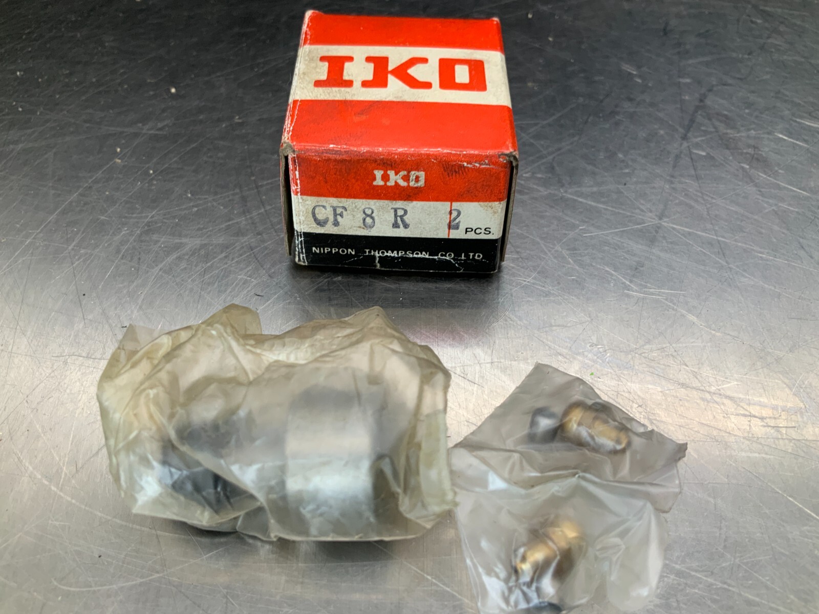 IKO CF 8 R Cam Follower