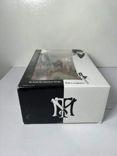 Mezco Toyz - Al Pacino Scarface - Tony Montana The Runner Action Figure (SR) - Picture 8 of 9