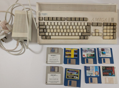 Amiga 1200 Desktop Dynamite Boxed PSU Boots Workbench Diskettenlaufwerk Fehler Ersatzteile