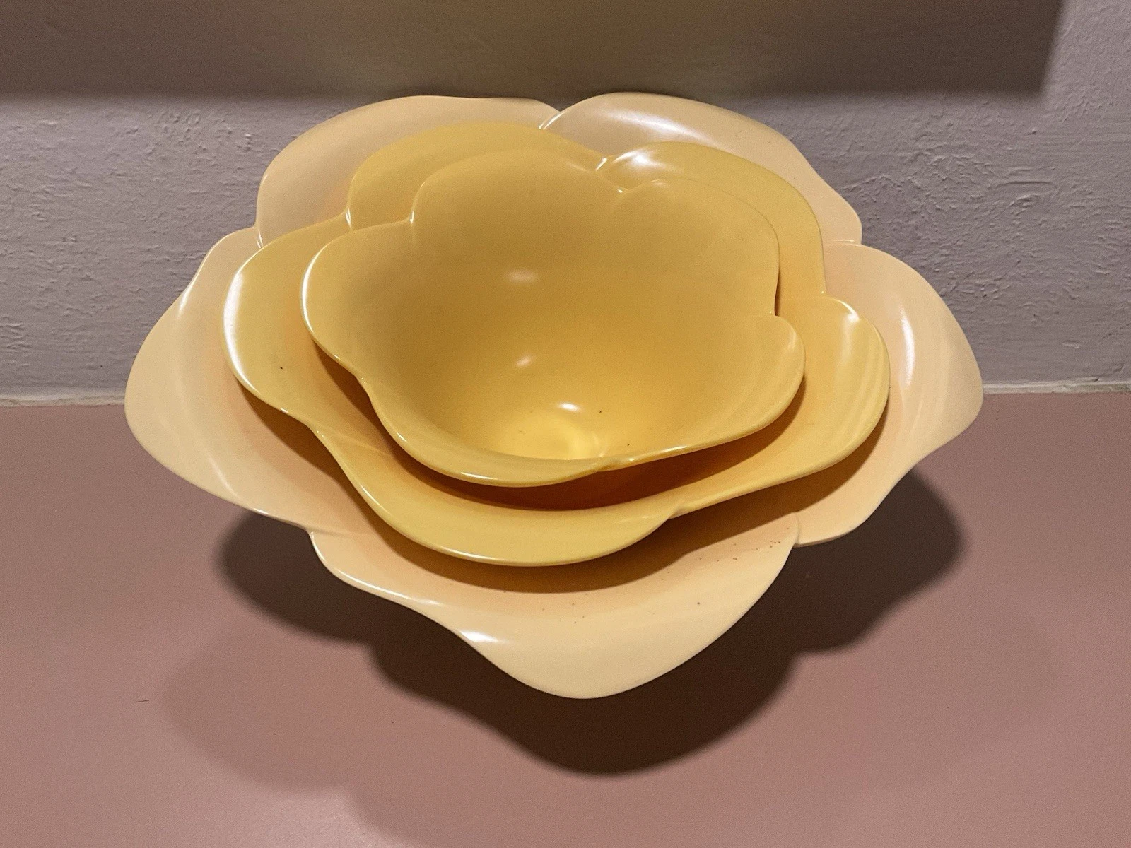 ZAK! DESIGNS MELAMINE NESTING BOWLS - YELLOW OMBRE' FLOWER SHAPED - 3PC. SET