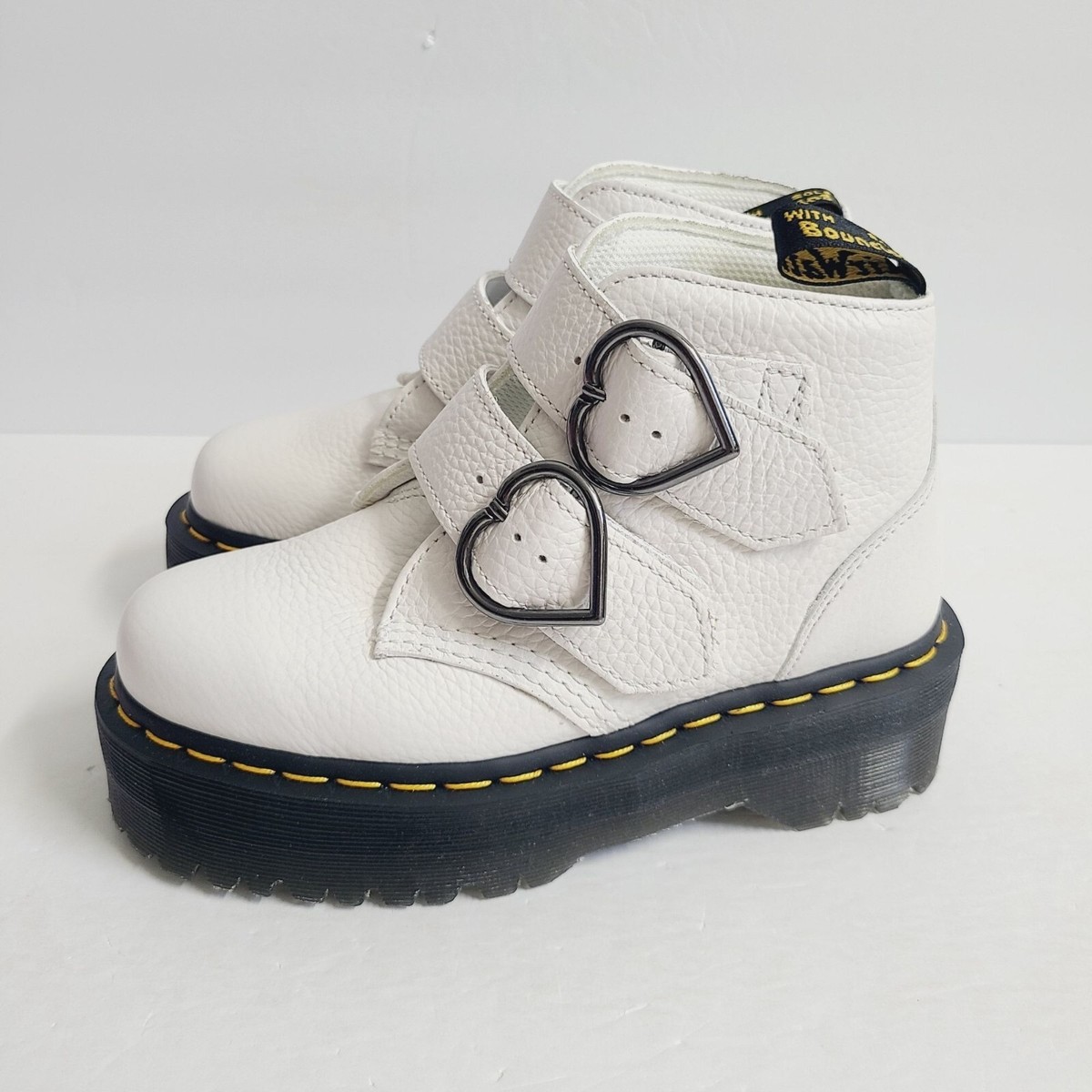 Dr. Martens Womens Devon Heart Platform Boots 26439100 Size 5