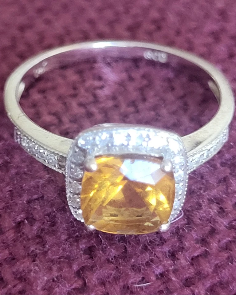 Exquisito topacio corte cojín, oro blanco de 14 k, diamantes de 0,25 quilates, pre-amado, talla 7 Foto 2 de 4