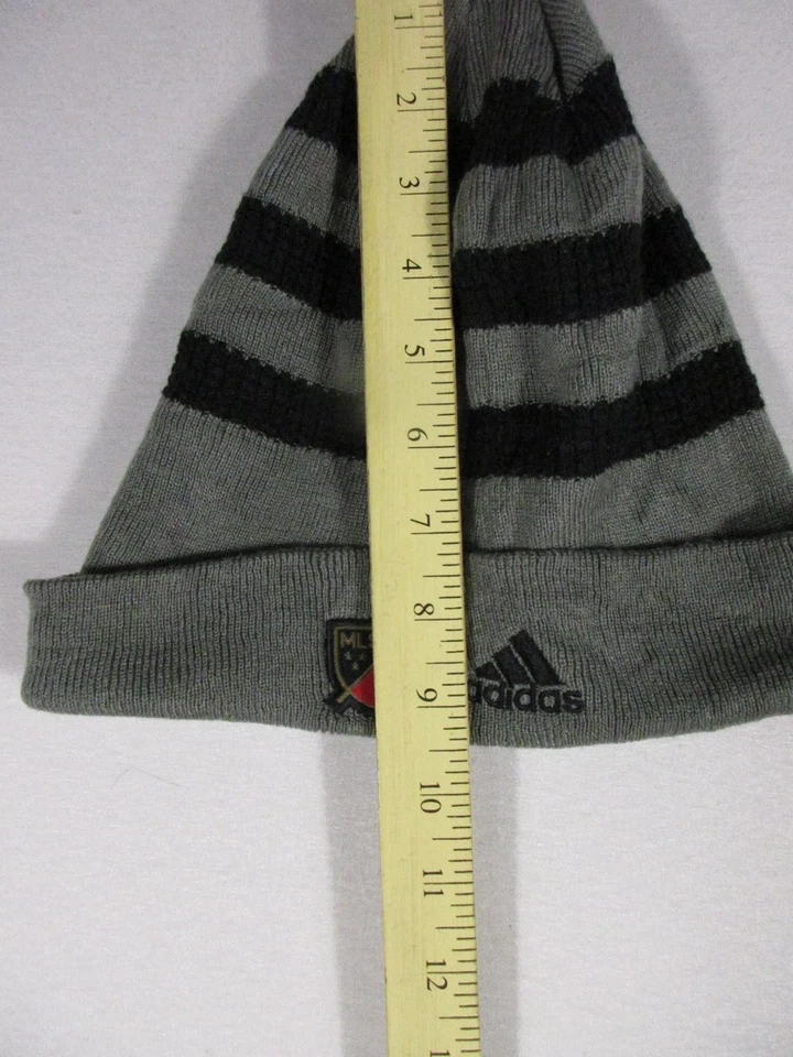 Adidas Atlanta United FC Gorro Acrílico con Pom Pom Talla Única Gris/Negro Foto 3 de 4