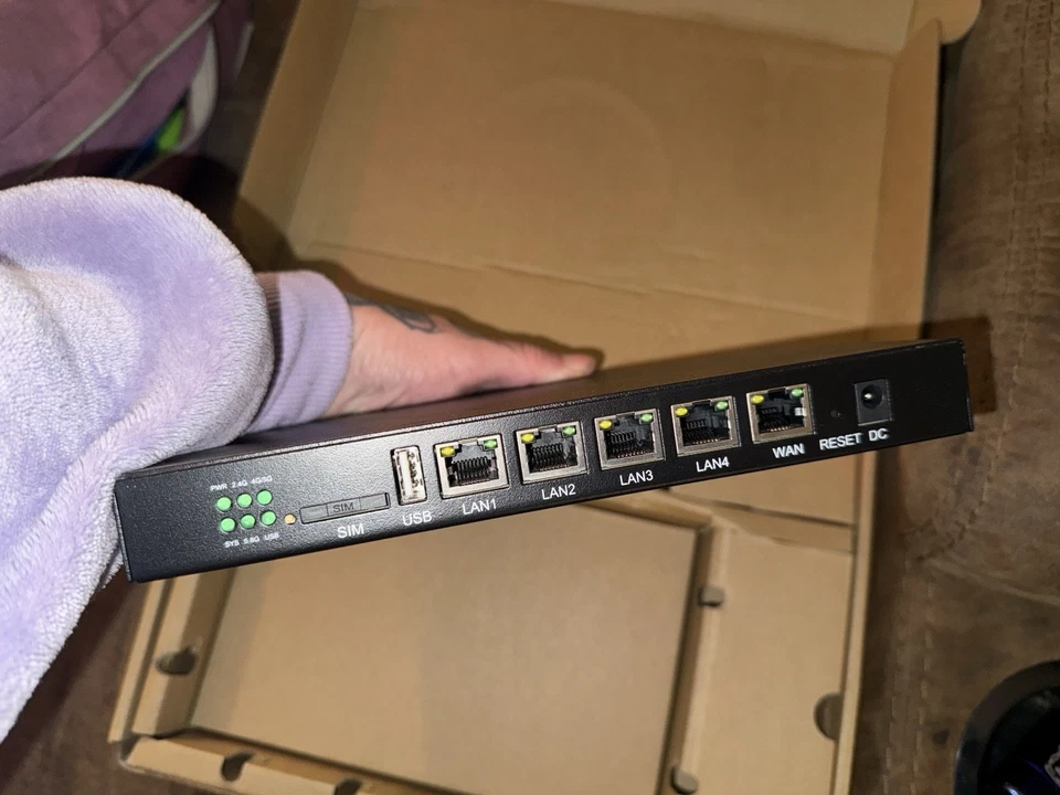 Router NETGEAR con ranura para tarjeta SIM Foto 4 de 4