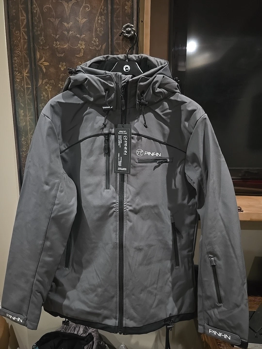 Men's Pinfin Windbreaker Size Small Grey NWT $200 Retail Designed In The USA!