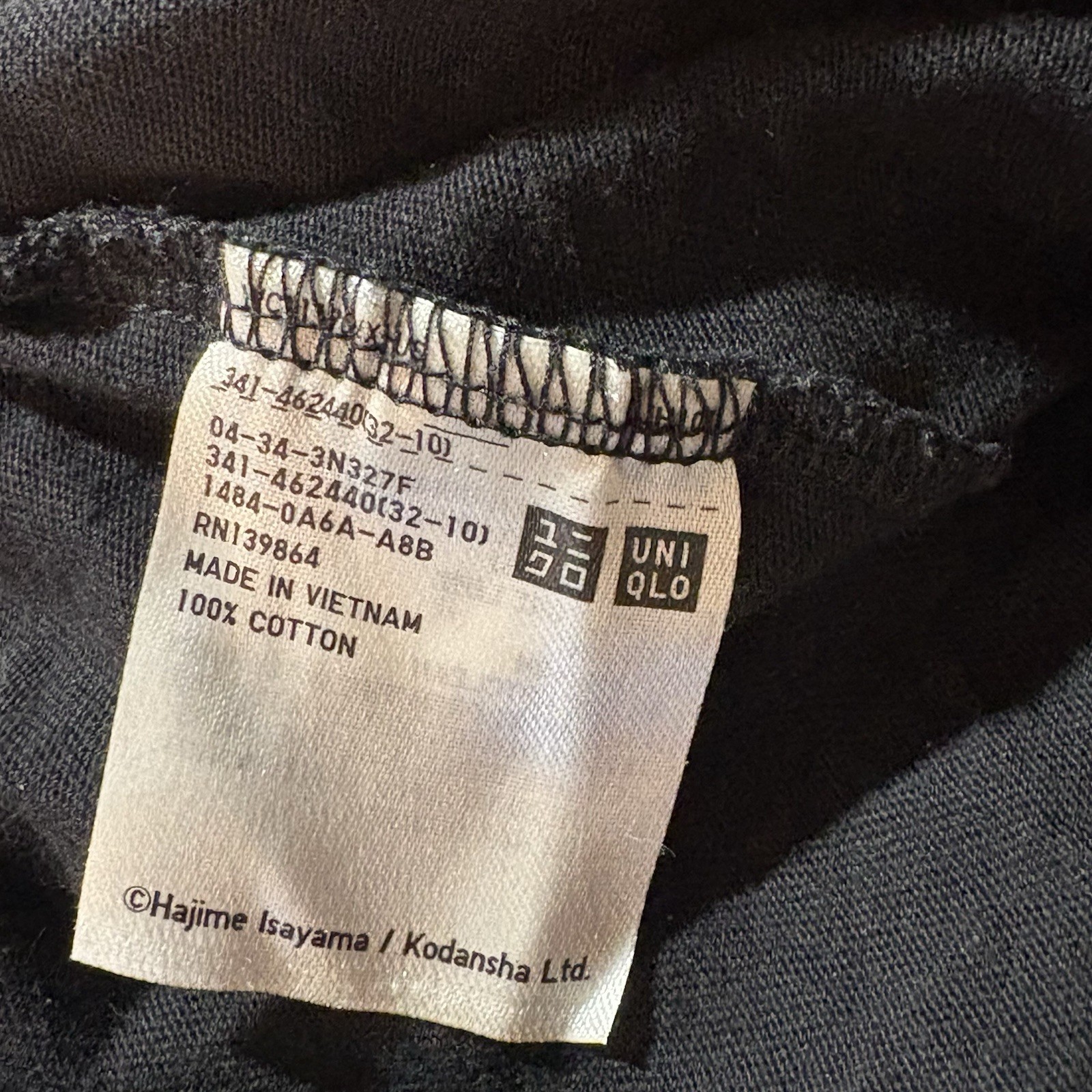 Uniqlo UT Attack On Titan SASAGEYO Black Graphic Tee Men’s L thumbnail 4